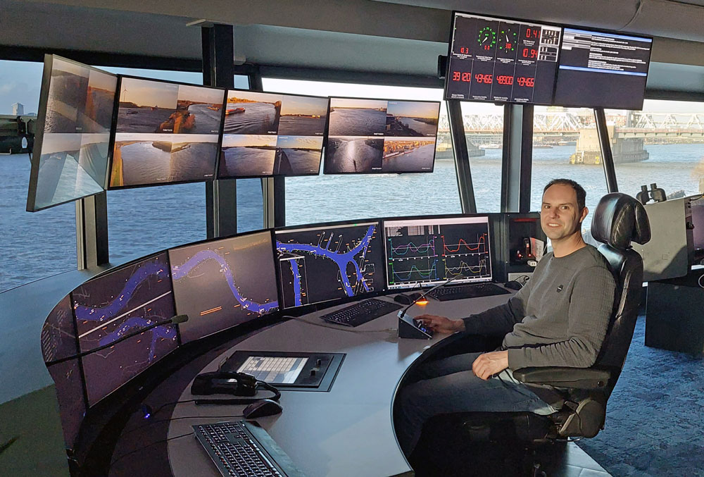 VTS-operator Port of Rotterdam